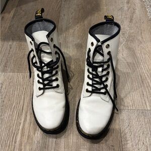 Dr. Martens Zavala white boots women’s size 6